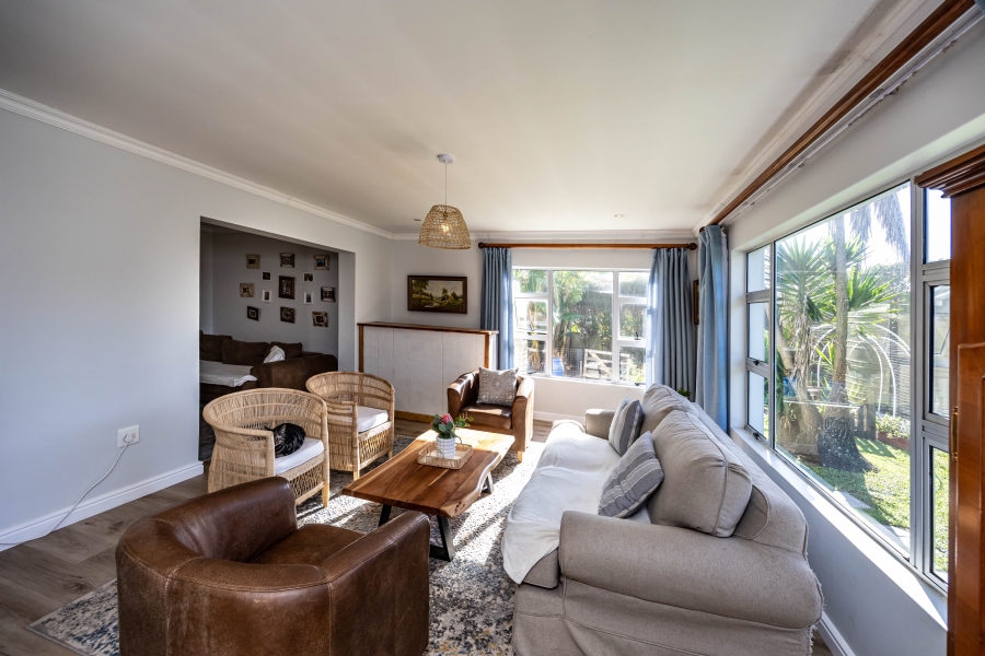 To Let 4 Bedroom Property for Rent in Kidds Beach Eastern Cape
